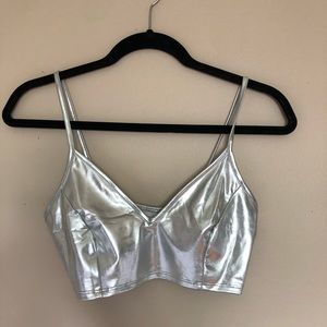 3/$25✨ Silver metallic crop top